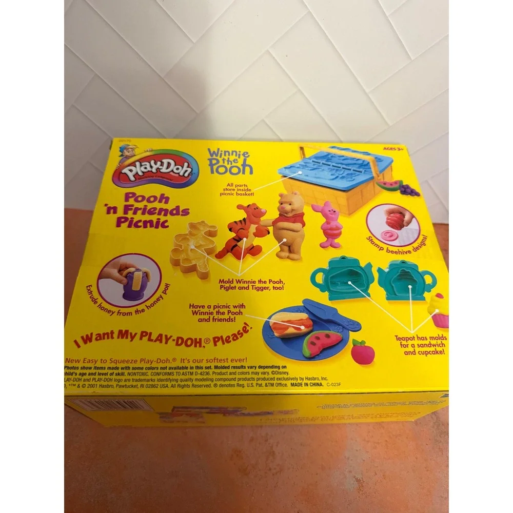 Play-Doh Winnie the Pooh n Friends Picnic Set 2001 Hasbro Disney 22172 New
